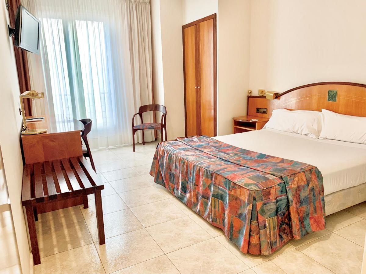 Hotel Arumi Santa Eugenia de Berga Eksteriør bilde