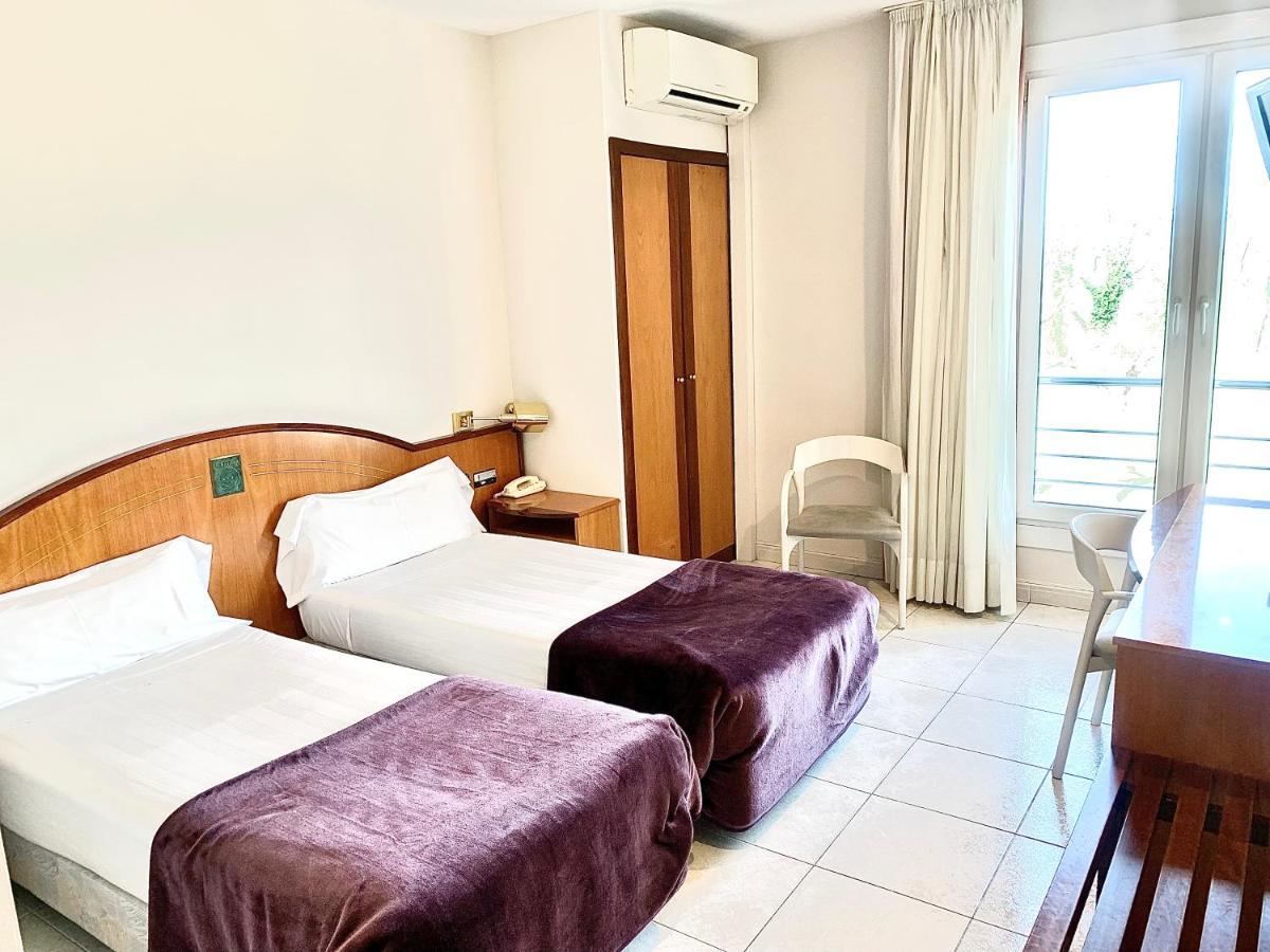 Hotel Arumi Santa Eugenia de Berga Eksteriør bilde