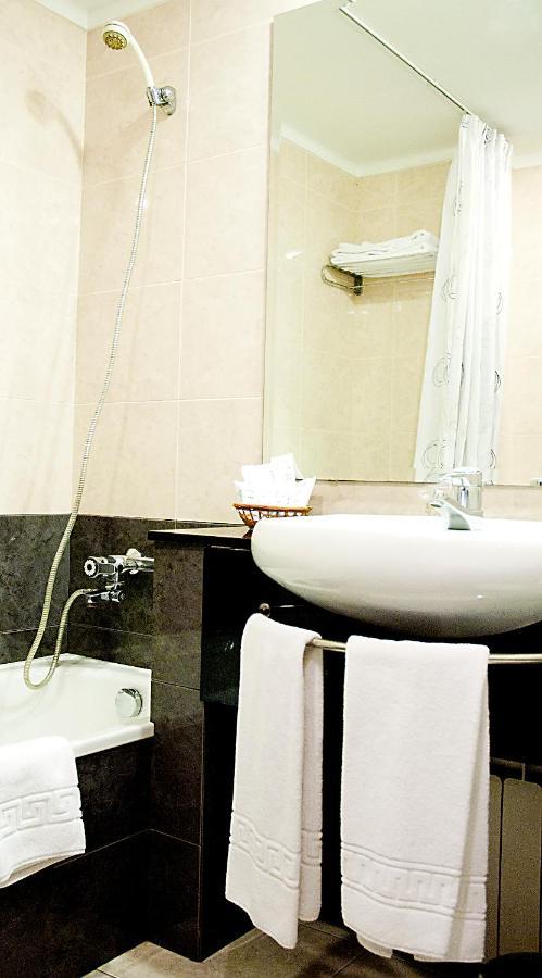 Hotel Arumi Santa Eugenia de Berga Eksteriør bilde