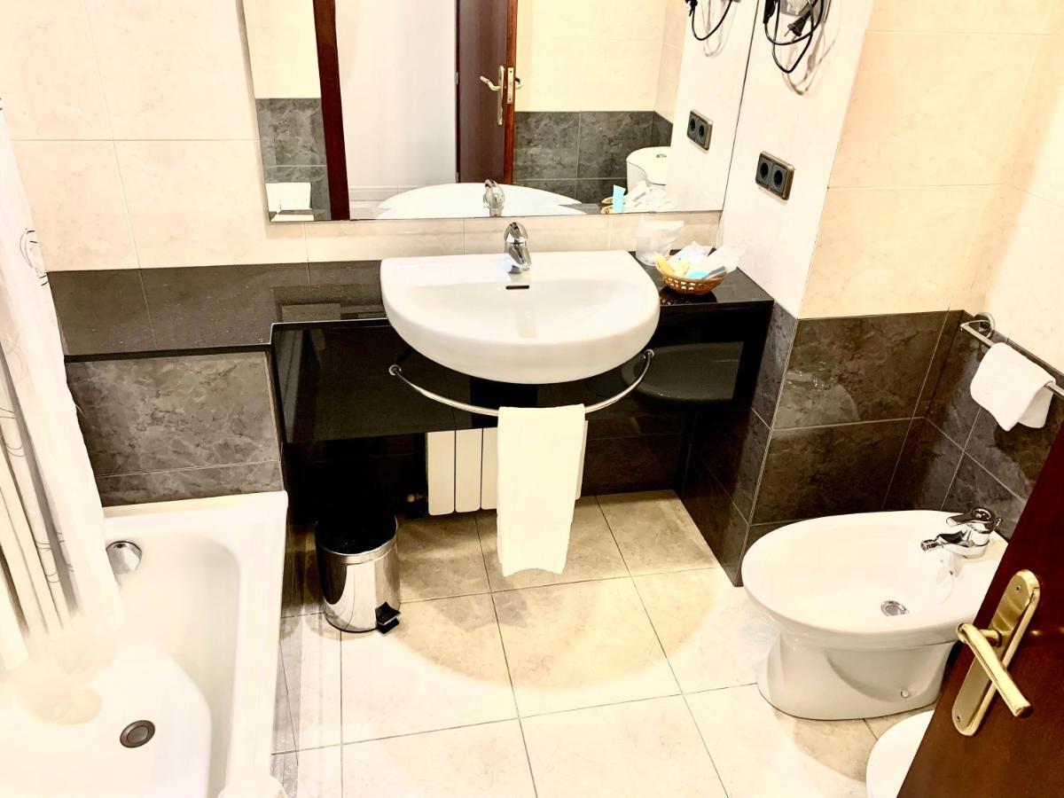Hotel Arumi Santa Eugenia de Berga Eksteriør bilde