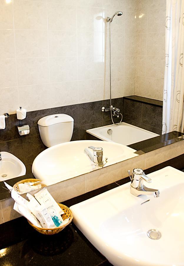 Hotel Arumi Santa Eugenia de Berga Eksteriør bilde
